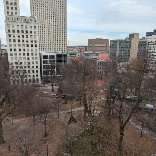 Things teachers can't do unless we're on a break -- go out for lunch and have more than 12 minutes to eat it. 

#winterbreak #teachers #teachersofinstagram #foodtruck #downtown #memphis